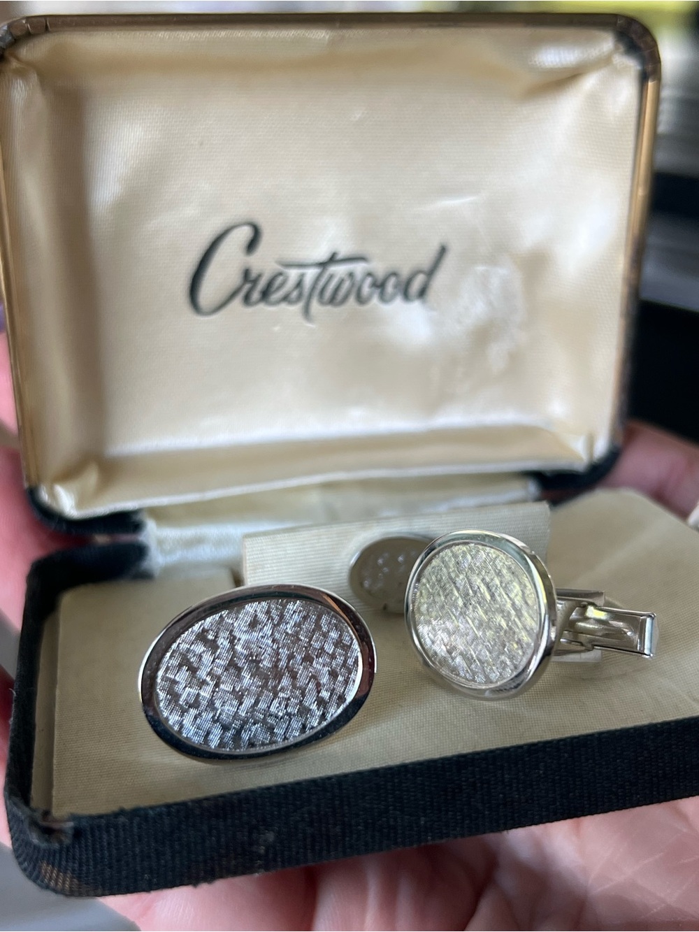 Silver-Tone Oval Cufflinks & Matching Tie Tack – Crestwood Box